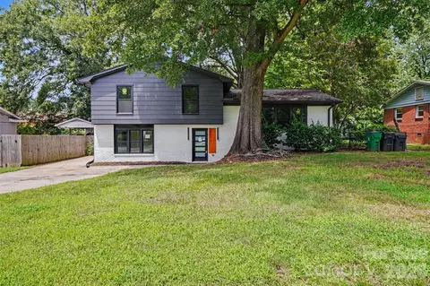3801 Woodleaf Rd, Charlotte, NC 28205