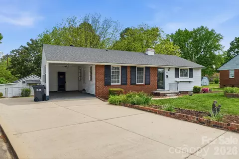 2042 Syracuse Dr, Charlotte, NC 28216