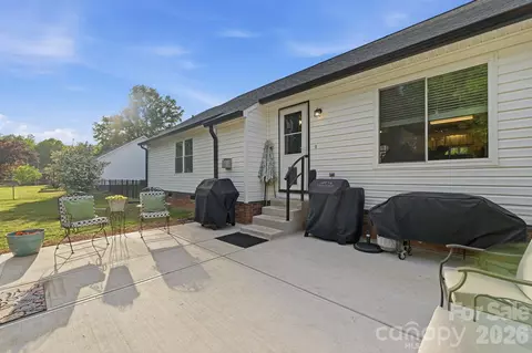 Exterior - 723 Pinehaven Cir, Clover, SC 29710 photo 3 of 6