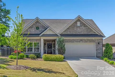 935 Stone Village Dr, Tega Cay, SC 29708