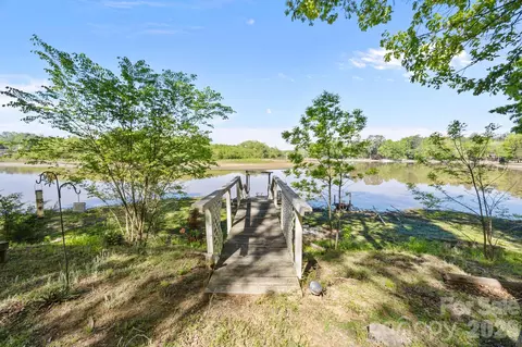 405 Carroll Cv, Lake Wylie, SC 29710