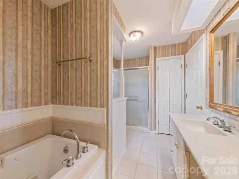 Bath - 80 Gobblers Knob Dr, Clyde, NC 28721 photo 2 of 4