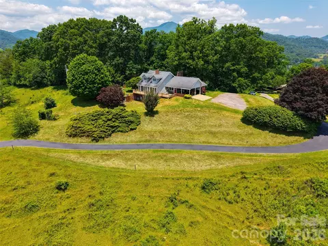 80 Gobblers Knob Dr, Clyde, NC 28721