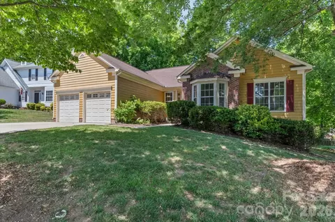 11823 Harris Ridge Dr, Charlotte, NC 28269