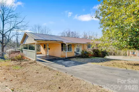 24 W Berkley St, Granite Falls, NC 28630