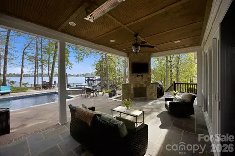Exterior - 20727 Pointe Regatta Dr, Cornelius, NC 28031 photo 5 of 9