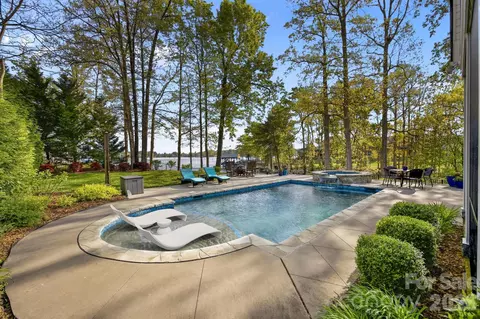 Exterior - 20727 Pointe Regatta Dr, Cornelius, NC 28031 photo 7 of 9