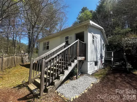 7 Poplar Dr, Spruce Pine, NC 28777