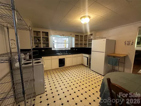 Kitchen - 7 Poplar Dr, Spruce Pine, NC 28777 photo 1 of 2