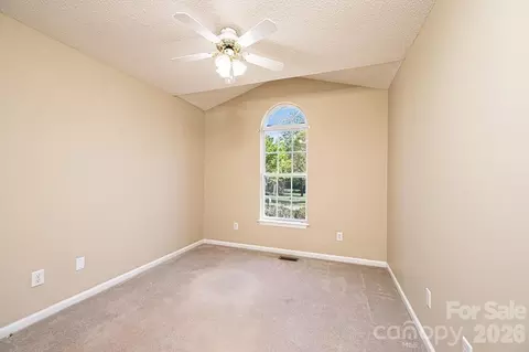 Bedroom - 2000 Summerfield Cir, Conover, NC 28613 photo 4 of 5