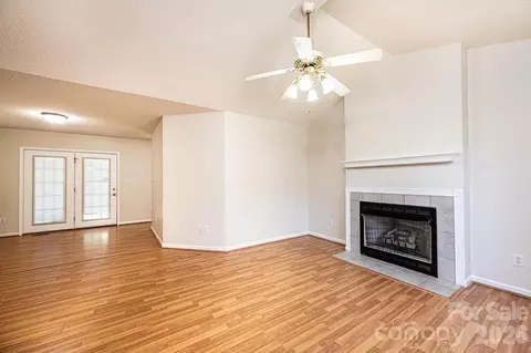 Living - 2000 Summerfield Cir, Conover, NC 28613 photo 2 of 6