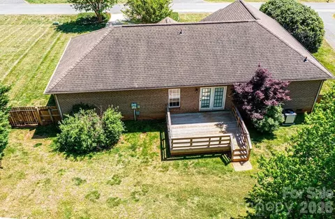 View/Area - 2000 Summerfield Cir, Conover, NC 28613 photo 2 of 4