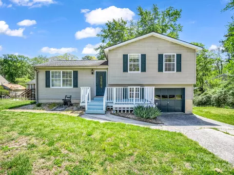 227 Bradshaw Ave, Hendersonville, NC 28792
