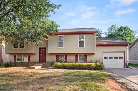 6018 Misty Way Ln, Charlotte, NC 28212