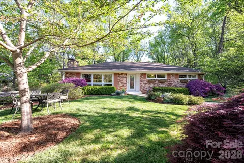 24 Woodcrest Rd, Asheville, NC 28804