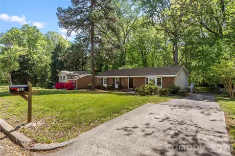 7001 Crossridge Rd, Charlotte, NC 28214