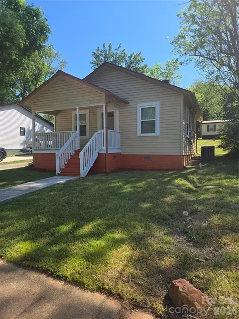 207 S Caldwell Ave, Newton, NC 28658