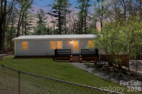 5 Country Rd, Hendersonville, NC 28791