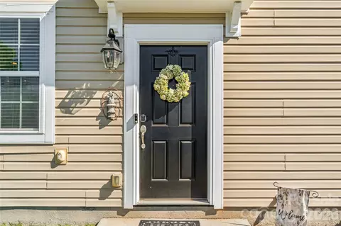 8211 Viewpoint Ln, Cornelius, NC 28031