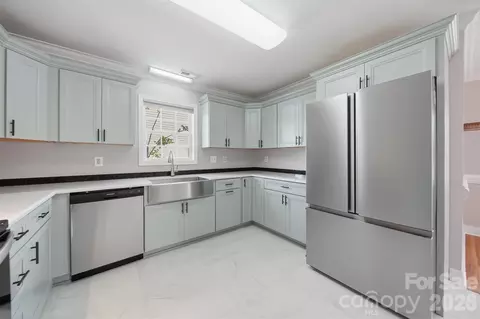 Kitchen - 1834 Terrain Nw Dr NW, Conover, NC 28613 photo 4 of 4
