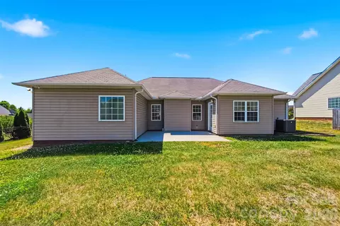 Exterior - 1834 Terrain Nw Dr NW, Conover, NC 28613 photo 4 of 7