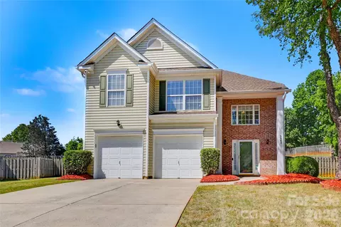 9943 Gray Dove Ct, Charlotte, NC 28216