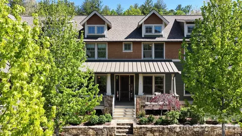 4 Fitzgerald Rd, Black Mountain, NC 28711