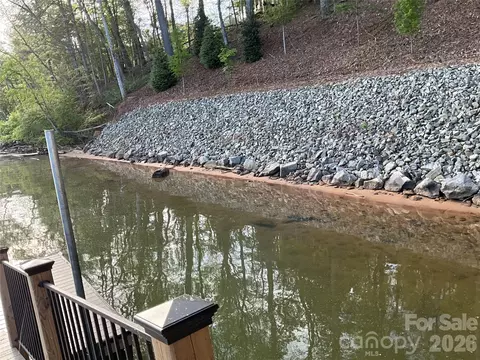 105 Beacon Ridge Dr, Connelly Springs, NC 28612