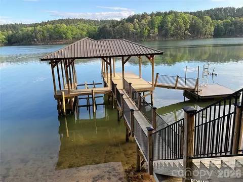 105 Beacon Ridge Dr, Connelly Springs, NC 28612