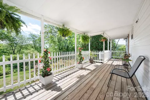 66 Green Oak Rd, Asheville, NC 28804