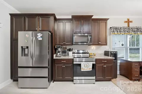 Kitchen - 453 Pepperstone Dr, Salisbury, NC 28146 photo 3 of 5