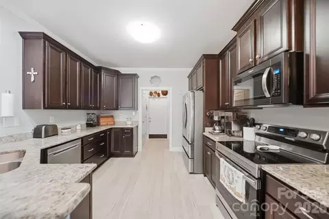 Kitchen - 453 Pepperstone Dr, Salisbury, NC 28146 photo 2 of 5