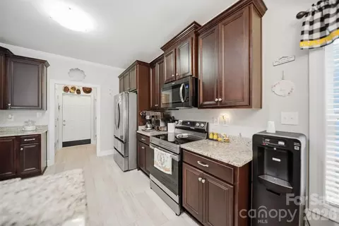 Kitchen - 453 Pepperstone Dr, Salisbury, NC 28146 photo 4 of 5