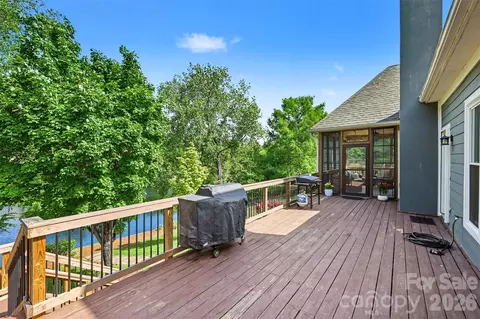 Exterior - 517 Cranborne Chase, Fort Mill, SC 29708 photo 5 of 10