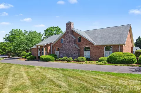 Exterior - 517 Cranborne Chase, Fort Mill, SC 29708 photo 8 of 10