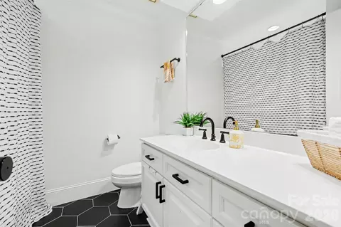 Bath - 517 Cranborne Chase, Fort Mill, SC 29708 photo 2 of 2