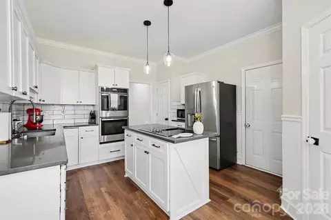 Kitchen - 517 Cranborne Chase, Fort Mill, SC 29708 photo 2 of 3