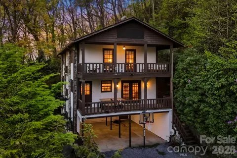 821 Summit Dr, Maggie Valley, NC 28751