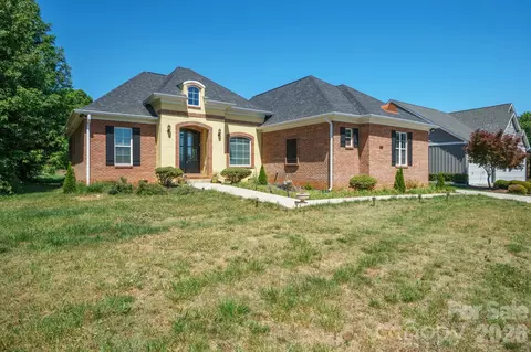 101 Long Meadows Dr, Kings Mountain, NC 28086