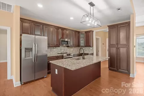 101 Long Meadows Dr, Kings Mountain, NC 28086