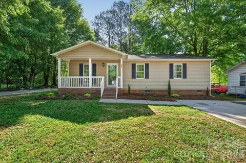 208 S Pasour St, Dallas, NC 28034