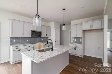 17 Tennyson Dr, Taylorsville, NC 28681