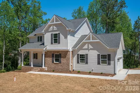 17 Tennyson Dr, Taylorsville, NC 28681