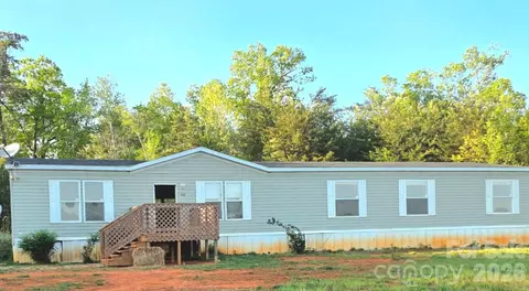 Exterior - 400 Mac Dr, Marion, NC 28752 photo 1 of 3