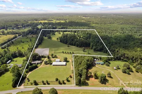 1896 E Green Creek Dr, Tryon, NC 28782