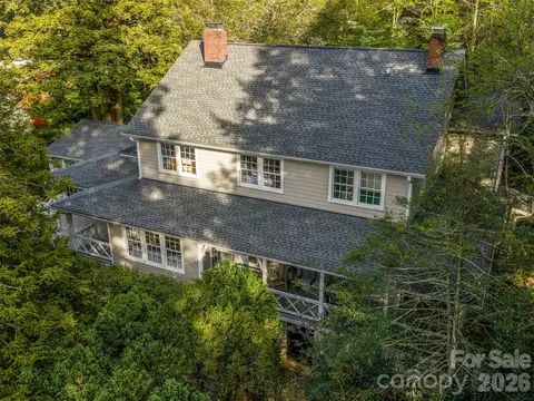 300 Ivy Terrace Dr, Saluda, NC 28773