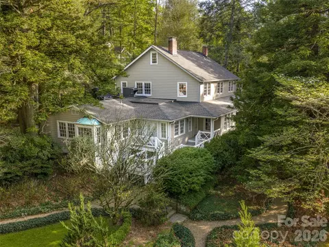 300 Ivy Terrace Dr, Saluda, NC 28773