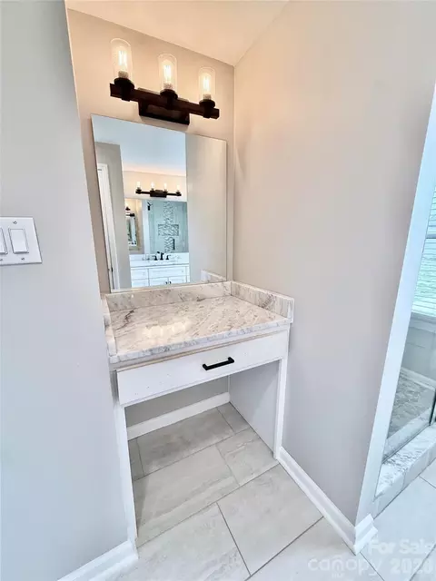 Bath - 2555 Belshire Dr, Conover, NC 28613 photo 3 of 6