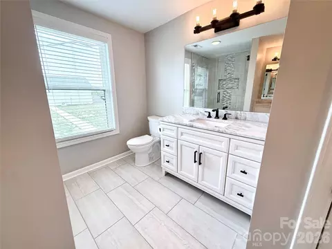 Bath - 2555 Belshire Dr, Conover, NC 28613 photo 4 of 6