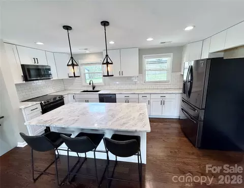 Kitchen - 2555 Belshire Dr, Conover, NC 28613 photo 2 of 3
